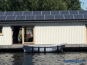 B&Boathouse Amsterdam with bikes and motorboat - Image 3