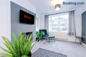 Welcoming 3 bed home, 10 mins from Chester races and zoo - Image 2