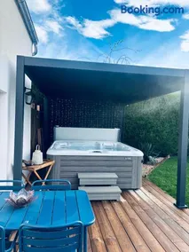 Fare Vahiné, maison tahitienne avec jacuzzi privé - PrestigeLodgesFontainebleau - Image 3