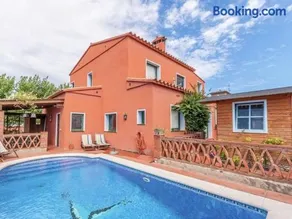 Cozy holiday home with pool in St Pere Pescador - Image 2