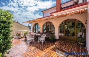 AS Apartments with swimming pool and a large yard - Image 3
