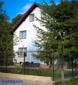 Casa de pe rau - Image 1