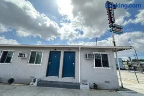 vogue motel - Image 3