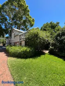 Banksia Cottage in Perth Hills - Image 1