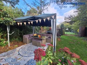 CABIN in hosts huge garden CHILD FRIENDLY with Hens Kittens firepit Marshmallows - Image 2
