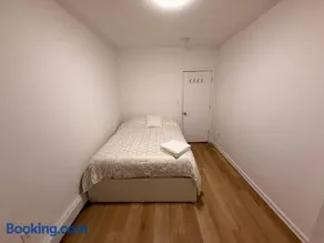 Spacious 2br Getaway Easy Access To Nyc & Newark - Image 2