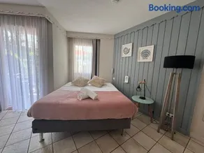 Studio Le Beach du Lac d'Annecy avec les pieds dans l eau, plage et ponton privé - Image 2