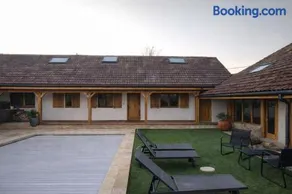 La vie la la - Maison et studios avec piscine, sauna et salle de jeux - Image 3