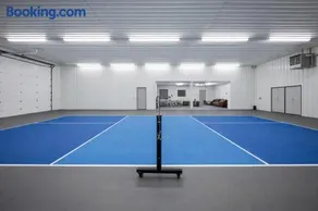 5 Min to Elk Ski Mountain 7BR Indoor Pickleball - Image 4