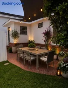 Stylish California Cottage,Private Backyard,15 Min to Manhattan Beach & LAX - Image 3