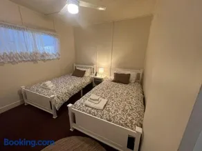Cosy Heritage Cottage - Image 3