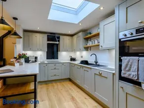Rinstone Lodge, Thornton-Le-Dale. Moors cottage with hot tub - Image 5