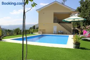 Peaceful villa in São Martinho de Mouros with private pool - Image 1