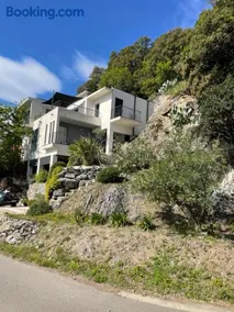 Villa Petrera - Image 1