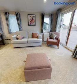 Presthaven Resort 3 Bedroom Luxury Gold 2024 Caravan - Image 4