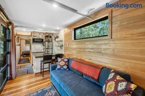 Two Pines - Unique container home w/hot tub - Downtown - Trailer Parking - Pet friendly - Image 5