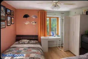 Read Oak Lodge - Spring Offer - Free Parking - Kitchen Laundry Facility - Near PRUH - Orpington - 20 Mins from London Bridge - Image 3