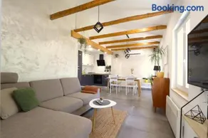 Holiday house "Laurus Garden" with private parking - Image 2