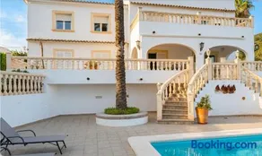 Vista Portet, sleeps 10, Private Pool, Sea Views, Squash, 1 km from El Portet beach - Image 2
