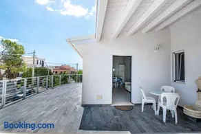 Holiday Villa White - Image 1