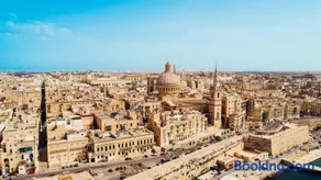 Stylish 1BR Townhouse near Valletta - Image 2