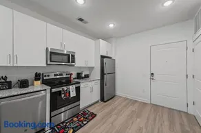 Chic 1 Bedroom on the Belt line - Image 2