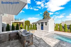 Coastal Retreat with pool and walk to beach - Image 1