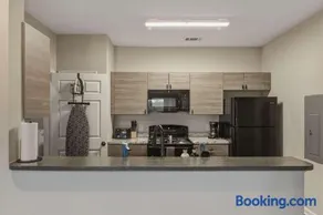 New Spacious Stay Close to UNC-P with Gym & Pool - Image 2