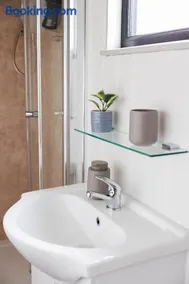 Quarterlands Glamping, Shepherds hut Bramble - Image 3