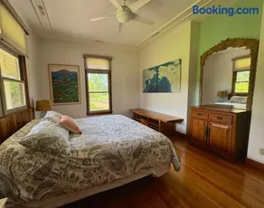 Hilo's Luxury & Ocean Front Estate - Image 4