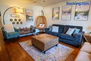 Main Retreat with King Bed in Master and has Garage - Image 1