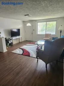 Spacious cozy 3 bedroom waterfront house at port Richey - Image 1