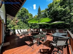 Genteman Manor Private Indoor Pool Sauna & Lake - Image 3