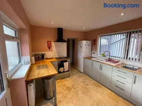 Merlin House - Image 2