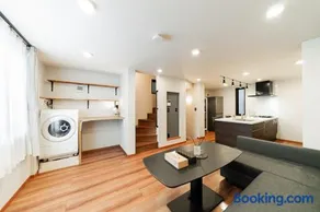 98 Square Meters, Best Location, Free Parking, Luxury 4 Floor Private House with Rooftop, 5 minutes walk to station - Image 3