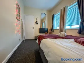 Sherry's 2 Bed Guest House - Image 4