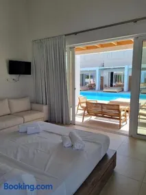 Blue Summer Luxury Suites - Image 3