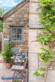 Cotswold Stone Cottage - Image 2