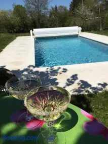 Maison à la campagne avec piscine - Image 1