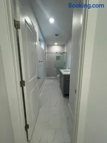 Private and Spacious 2BR Walkout Lower Level w Elevator near Metro and Tysons Corner - Image 4