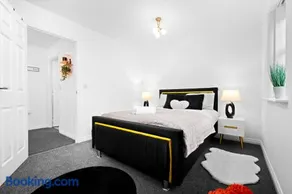 Harmony House 3 Bedroom New Build for Families, Contractors, Black Country Museum Sleeps 6 - Image 3
