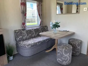 Caravan on luxury Devon holiday park - Image 5