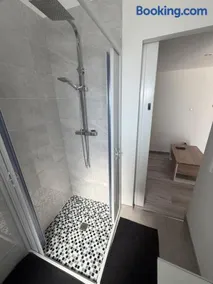 Studio toutes commodités avec mezzanine - Image 3