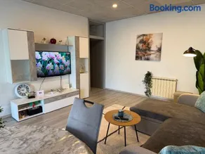 Hugo s home, apartman blizu bazena i bolnice - Image 1