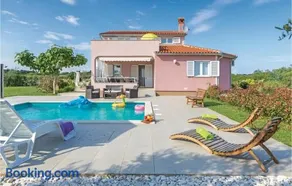 Beautiful Home In Pula - Image 1
