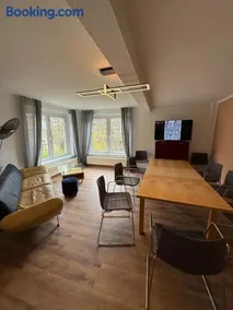 Ferienhaus für Familientreffen mit großem Garten, 4 Schlafzimmer, 2 Bäder, Parkplätze - Image 3