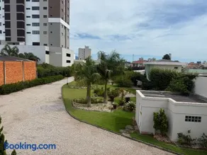Sobrado com garagem e churrasqueira - Image 2