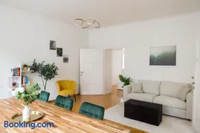 Bright City Apartment - Image 2
