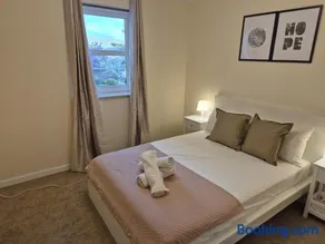 Spacious Modern 2-BR Apartment in Aberdeen City Centre - Image 5
