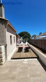 family home between land and sea with pool - Image 2